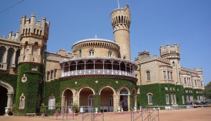 This image has an empty alt attribute; its file name is bangalore-palace-main-entrance.jpg